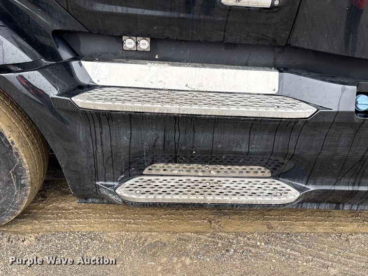 image for item YA2243 2023 Peterbilt 579 semi truck