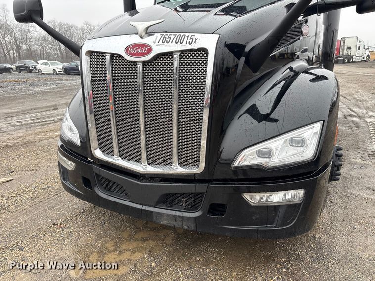 image for item YA2243 2023 Peterbilt 579 semi truck
