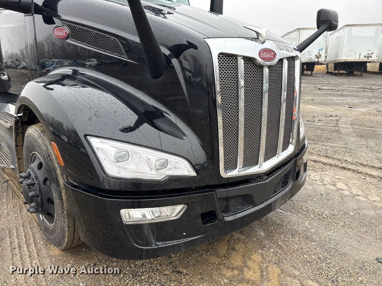 image for item YA2243 2023 Peterbilt 579 semi truck