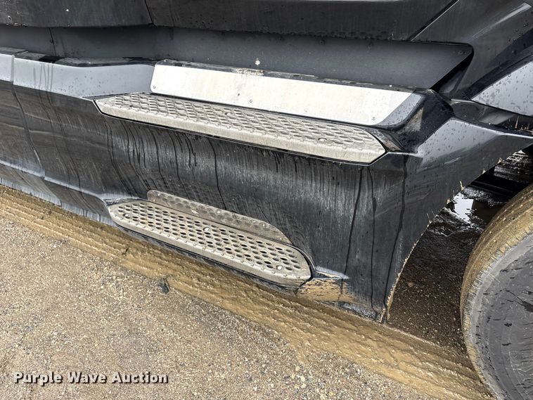 image for item YA2243 2023 Peterbilt 579 semi truck