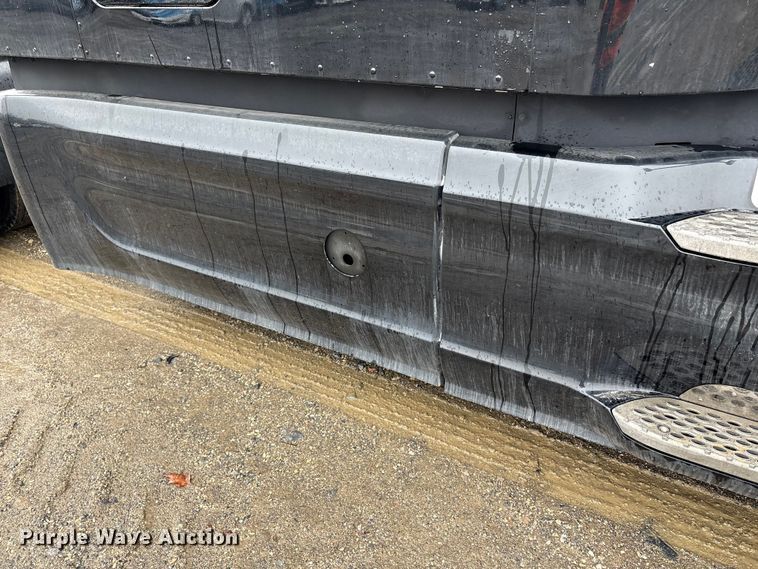 image for item YA2243 2023 Peterbilt 579 semi truck