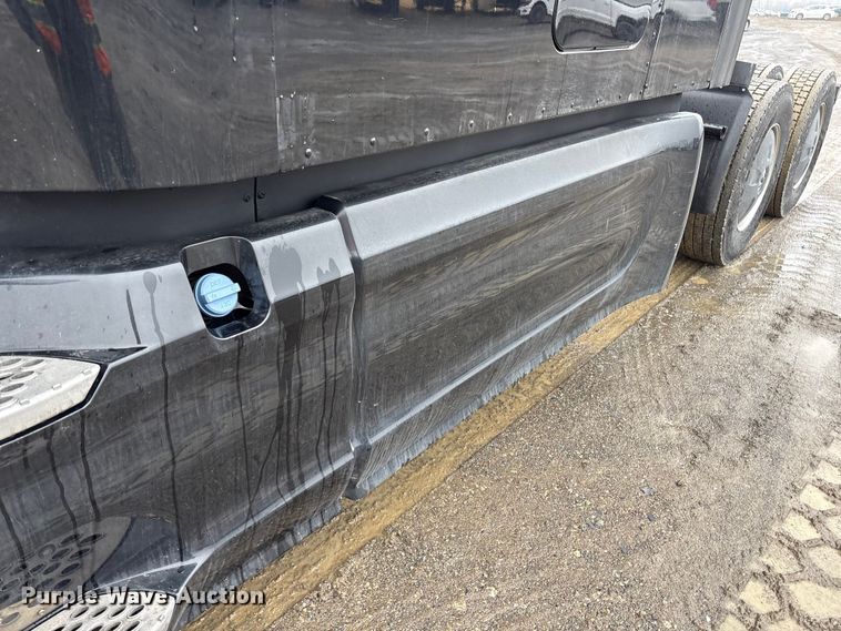 image for item YA2243 2023 Peterbilt 579 semi truck