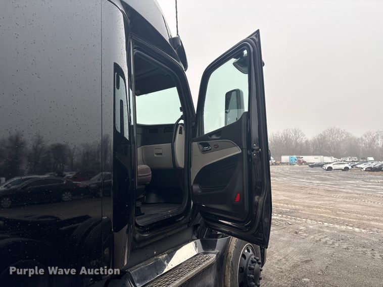 image for item YA2243 2023 Peterbilt 579 semi truck