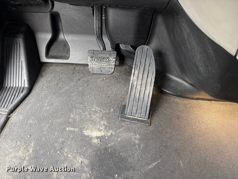 image for item YA2243 2023 Peterbilt 579 semi truck