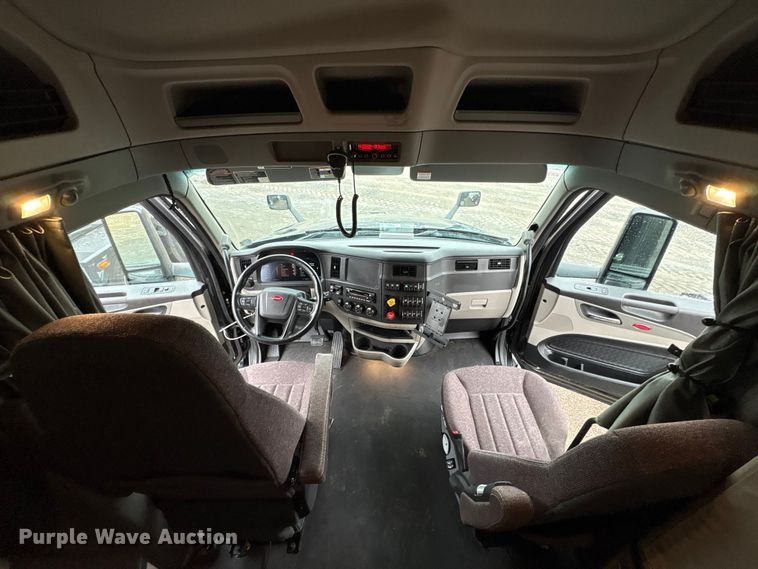 image for item YA2243 2023 Peterbilt 579 semi truck