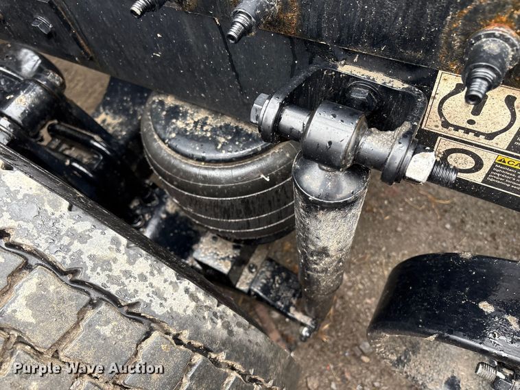 image for item YA2243 2023 Peterbilt 579 semi truck