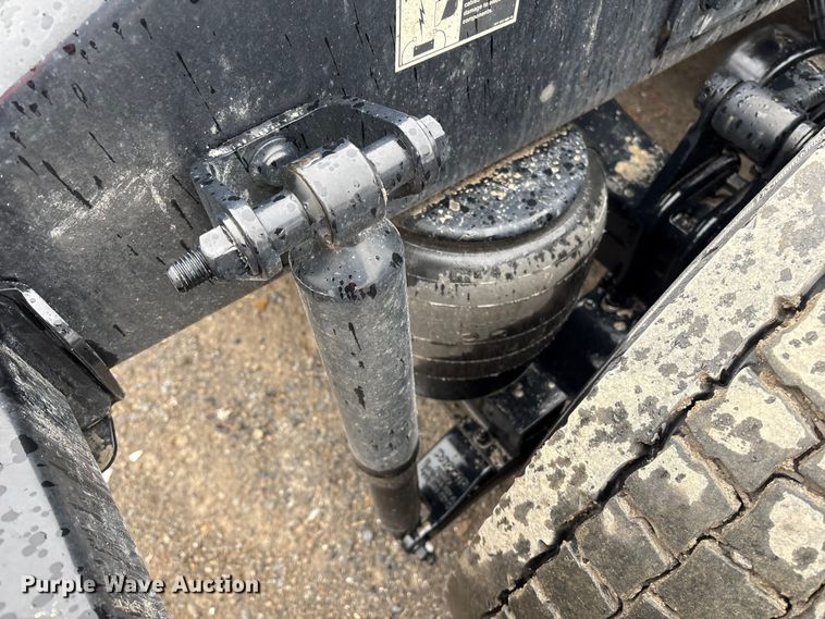 image for item YA2243 2023 Peterbilt 579 semi truck