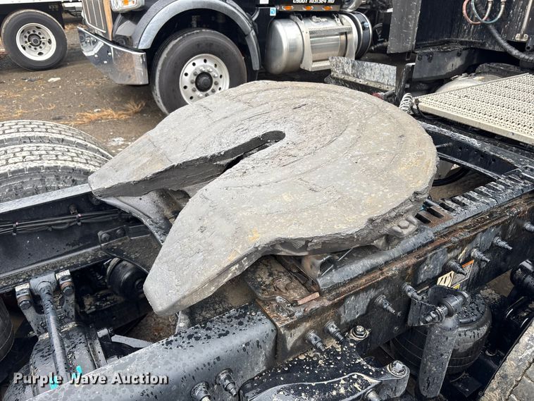 image for item YA2243 2023 Peterbilt 579 semi truck