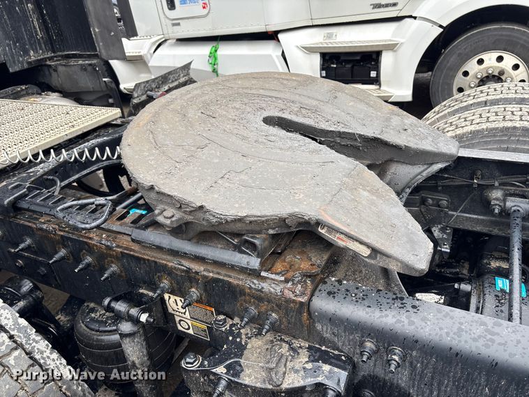 image for item YA2243 2023 Peterbilt 579 semi truck