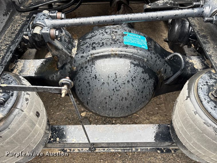 image for item YA2243 2023 Peterbilt 579 semi truck