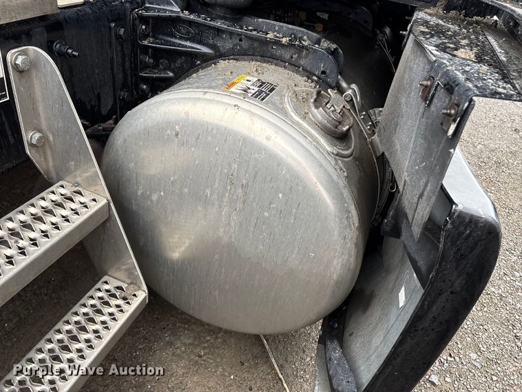 image for item YA2243 2023 Peterbilt 579 semi truck