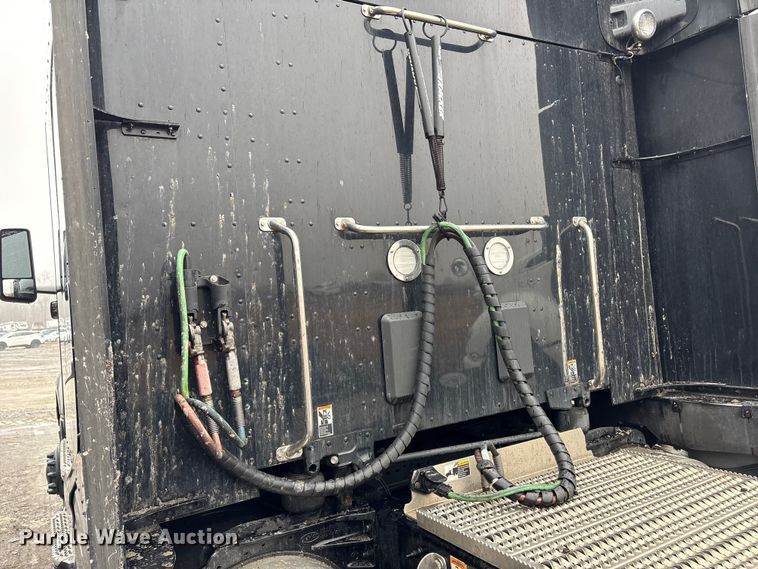 image for item YA2243 2023 Peterbilt 579 semi truck