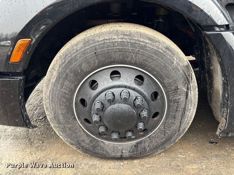 image for item YA2243 2023 Peterbilt 579 semi truck