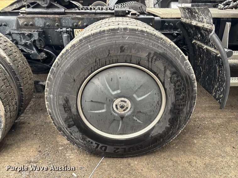 image for item YA2243 2023 Peterbilt 579 semi truck