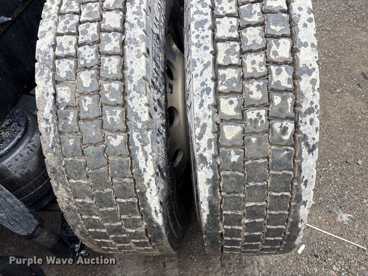 image for item YA2243 2023 Peterbilt 579 semi truck