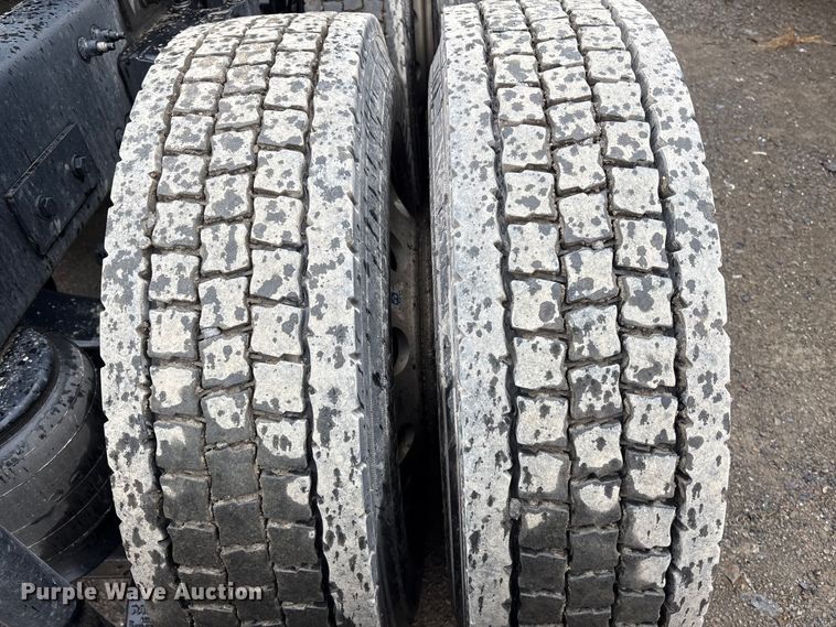 image for item YA2243 2023 Peterbilt 579 semi truck