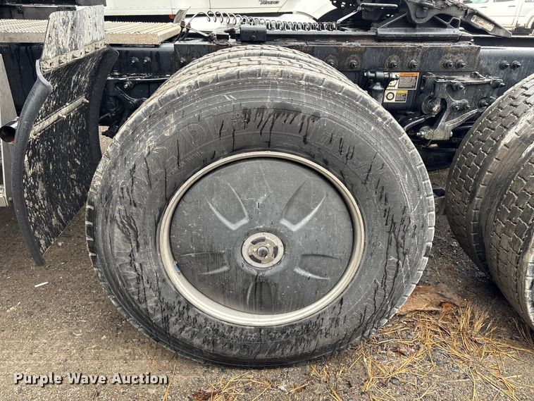 image for item YA2243 2023 Peterbilt 579 semi truck