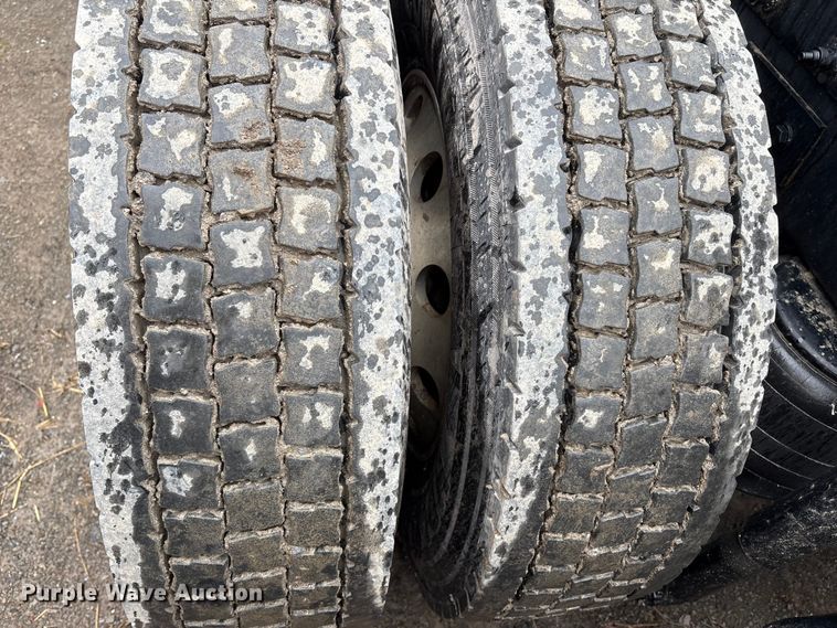 image for item YA2243 2023 Peterbilt 579 semi truck