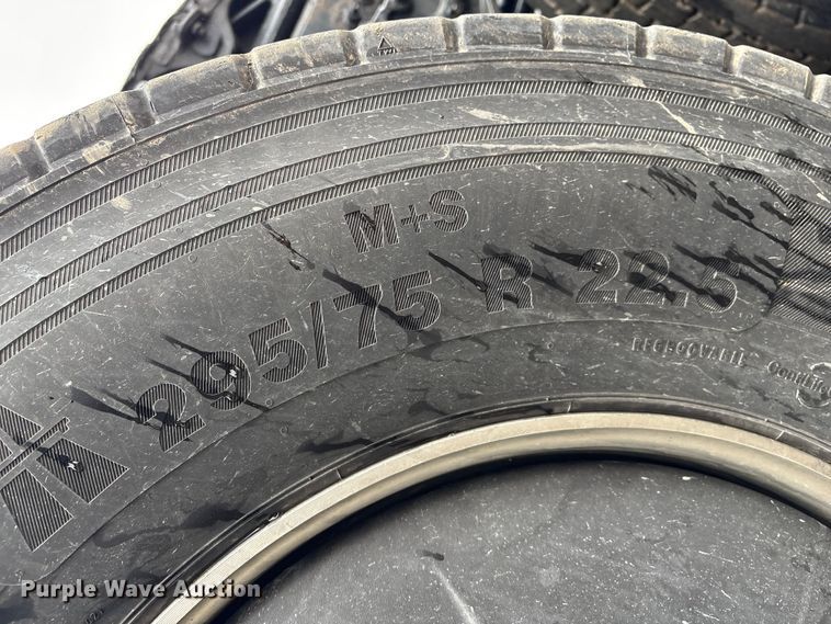 image for item YA2243 2023 Peterbilt 579 semi truck