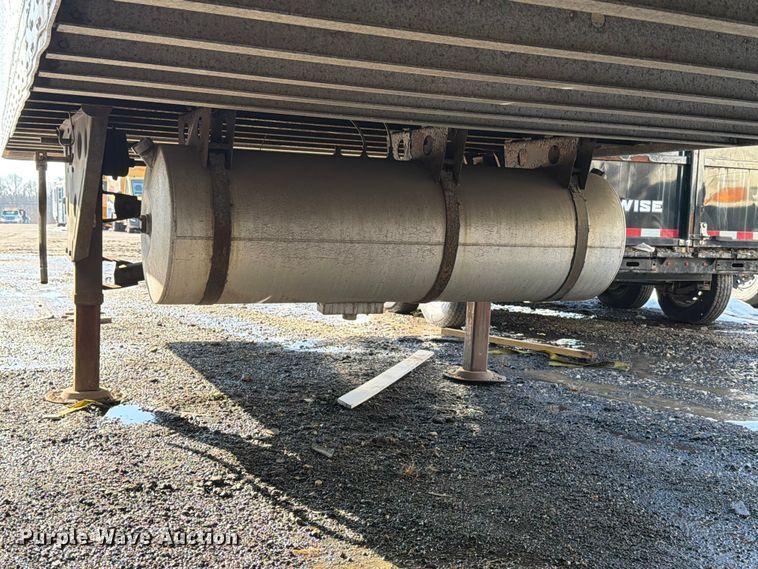 image for item YA2478 2004 Utility VS2RA refrigerated van trailer