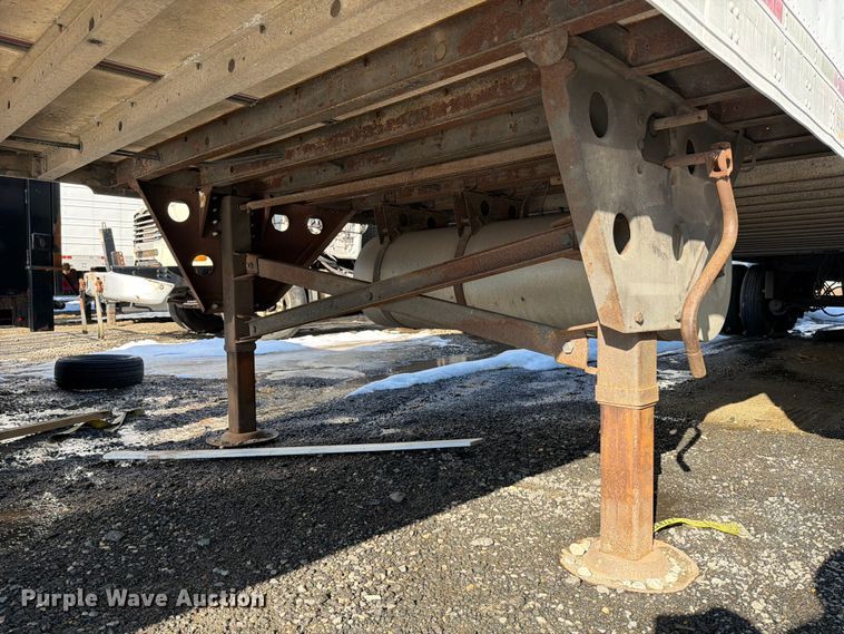 image for item YA2478 2004 Utility VS2RA refrigerated van trailer