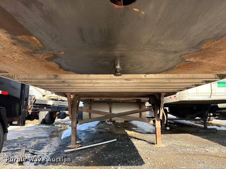 image for item YA2478 2004 Utility VS2RA refrigerated van trailer