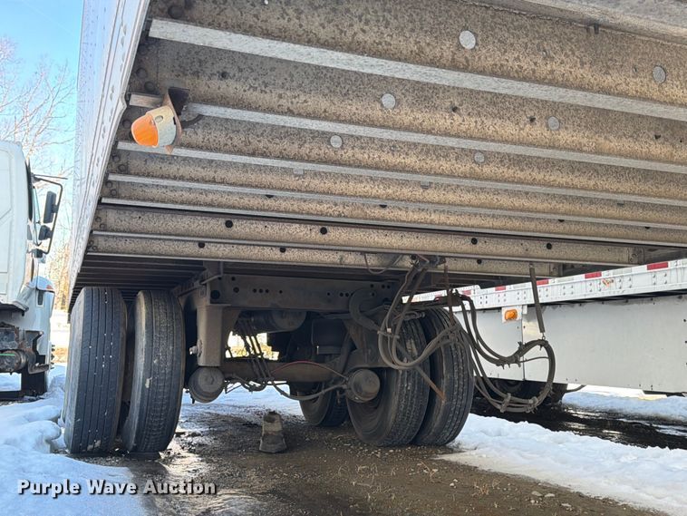 image for item YA2478 2004 Utility VS2RA refrigerated van trailer