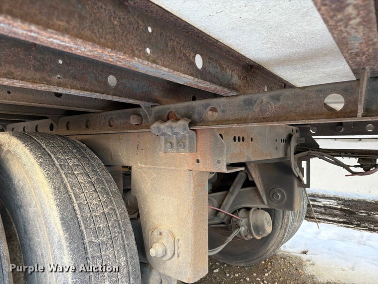 image for item YA2478 2004 Utility VS2RA refrigerated van trailer