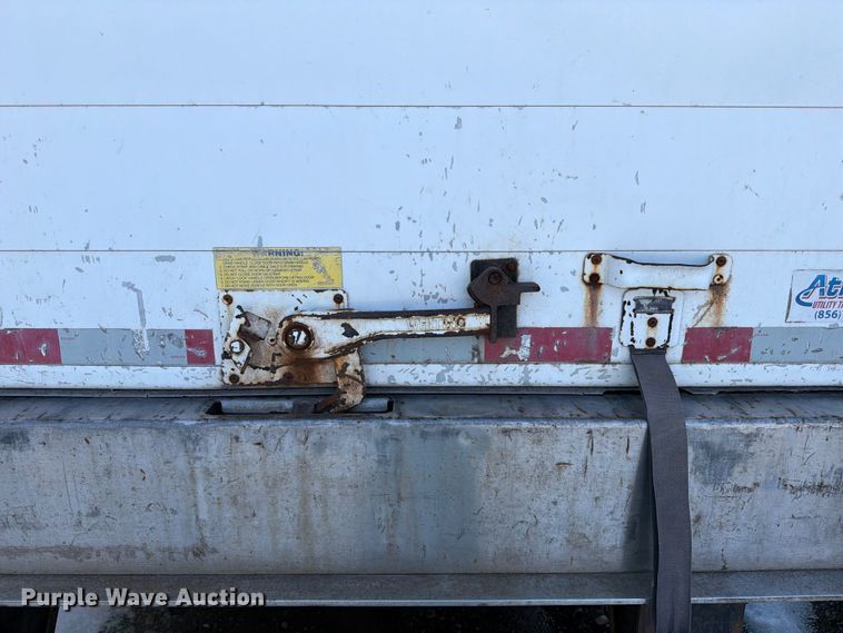 image for item YA2478 2004 Utility VS2RA refrigerated van trailer