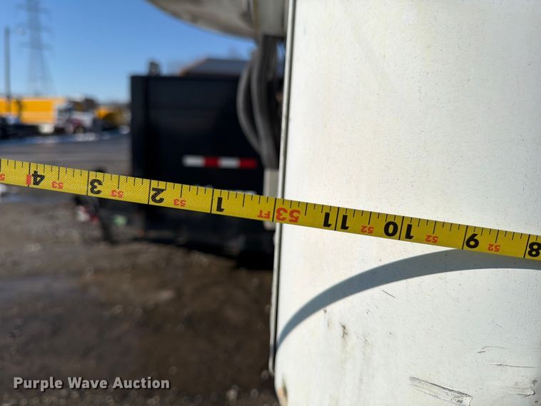 image for item YA2478 2004 Utility VS2RA refrigerated van trailer