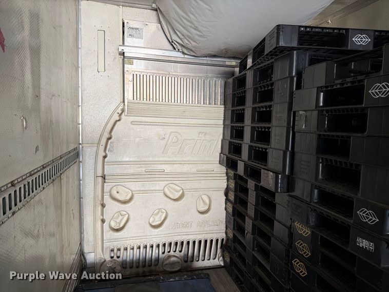 image for item YA2478 2004 Utility VS2RA refrigerated van trailer