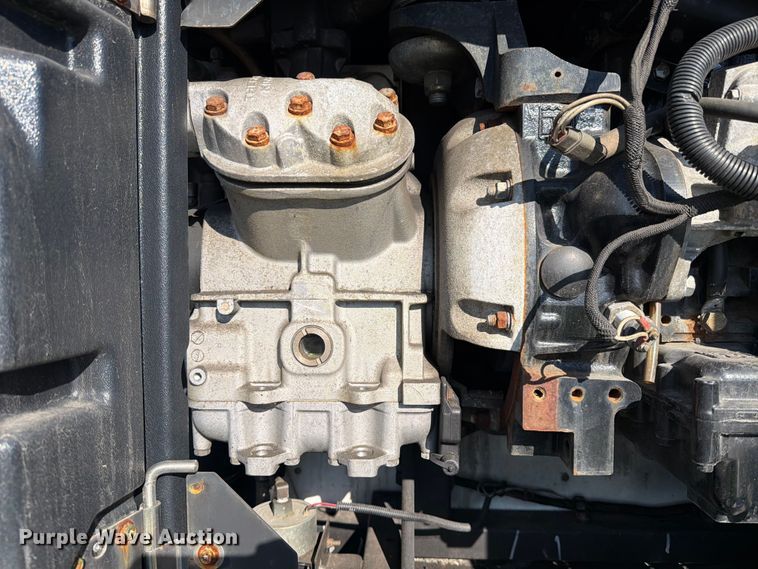 image for item YA2478 2004 Utility VS2RA refrigerated van trailer