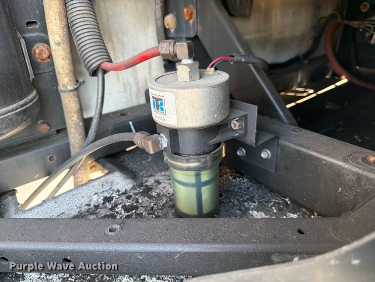 image for item YA2478 2004 Utility VS2RA refrigerated van trailer