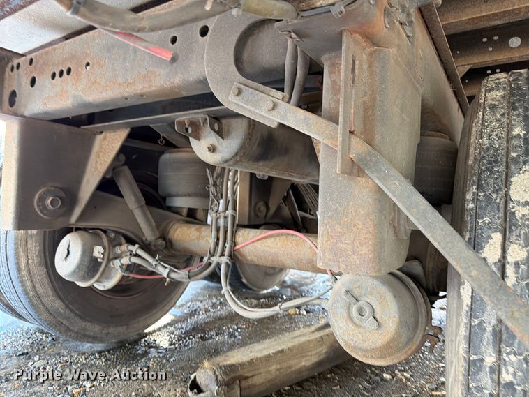 image for item YA2478 2004 Utility VS2RA refrigerated van trailer