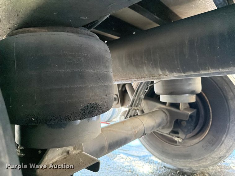 image for item YA2478 2004 Utility VS2RA refrigerated van trailer