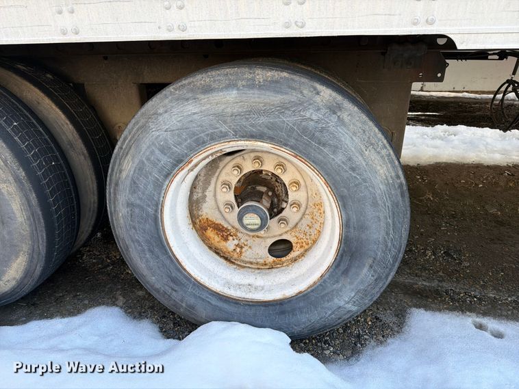 image for item YA2478 2004 Utility VS2RA refrigerated van trailer