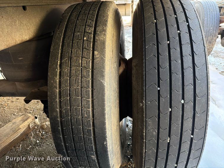 image for item YA2478 2004 Utility VS2RA refrigerated van trailer