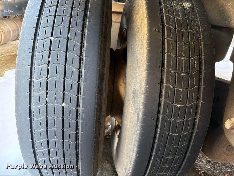 image for item YA2478 2004 Utility VS2RA refrigerated van trailer