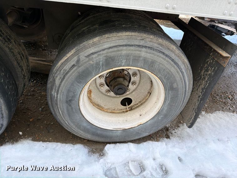 image for item YA2478 2004 Utility VS2RA refrigerated van trailer