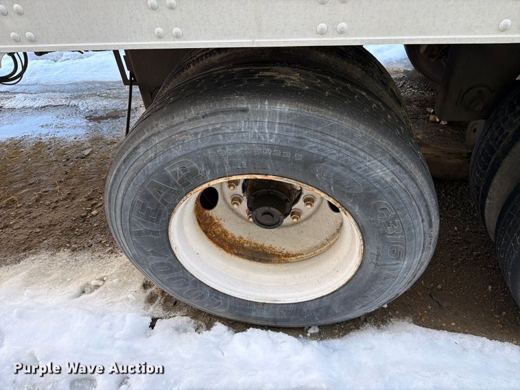 image for item YA2478 2004 Utility VS2RA refrigerated van trailer