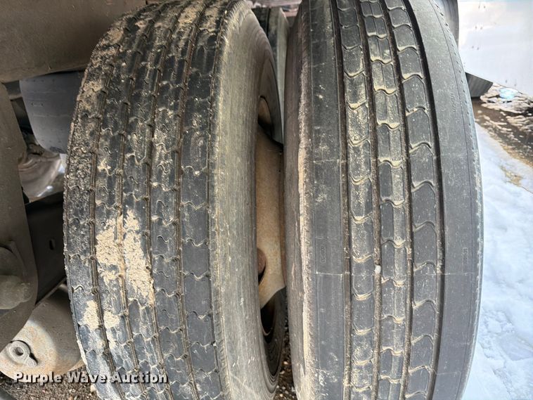 image for item YA2478 2004 Utility VS2RA refrigerated van trailer