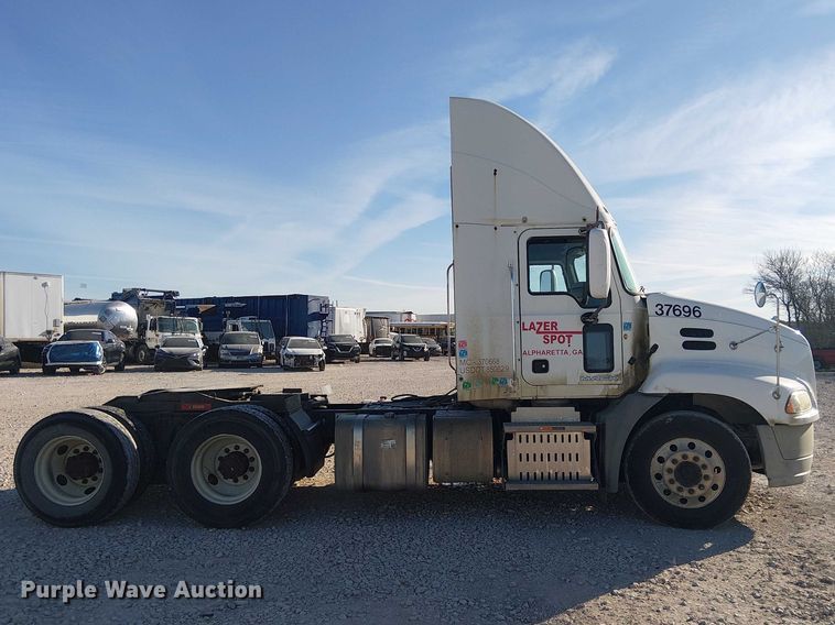 image for item YA2492 2014 Mack CXU613 semi truck