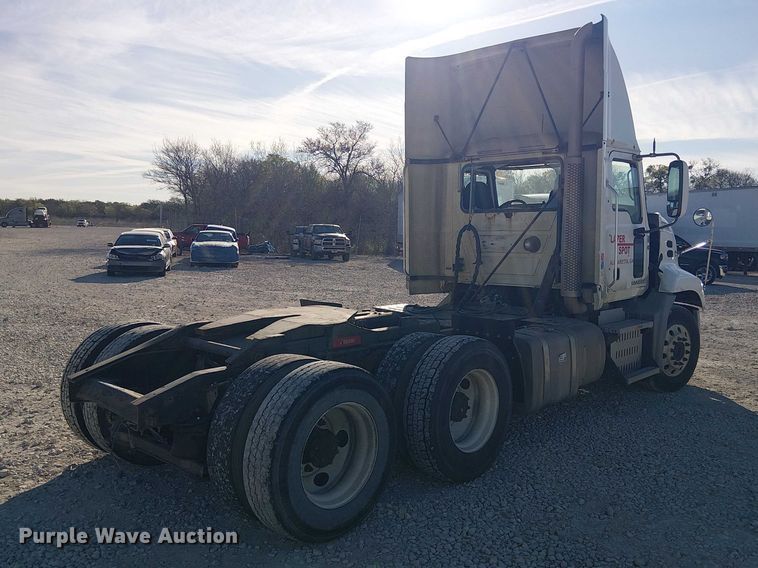 image for item YA2492 2014 Mack CXU613 semi truck