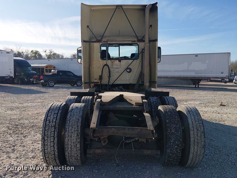 image for item YA2492 2014 Mack CXU613 semi truck