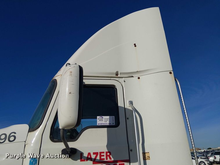 image for item YA2492 2014 Mack CXU613 semi truck