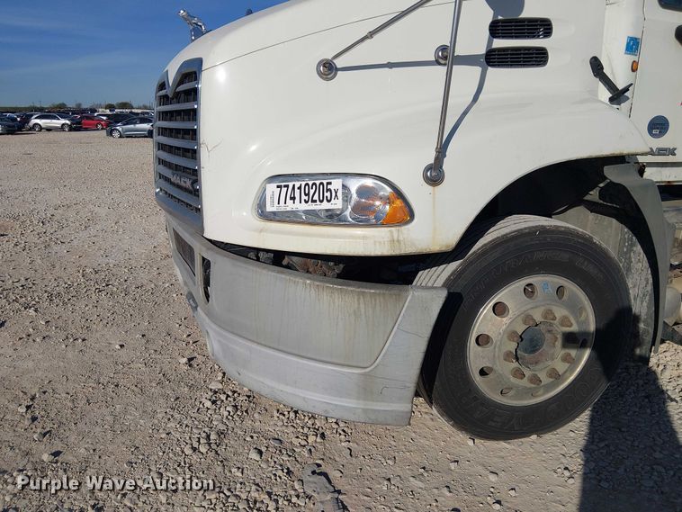 image for item YA2492 2014 Mack CXU613 semi truck