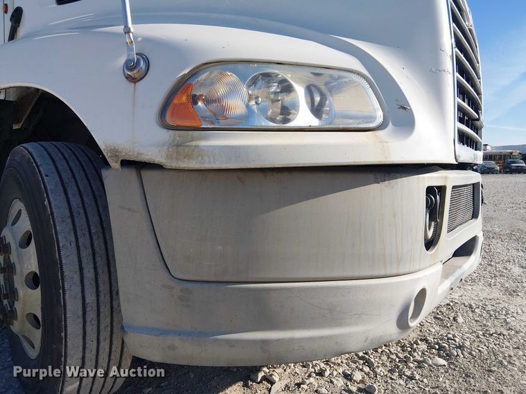 image for item YA2492 2014 Mack CXU613 semi truck