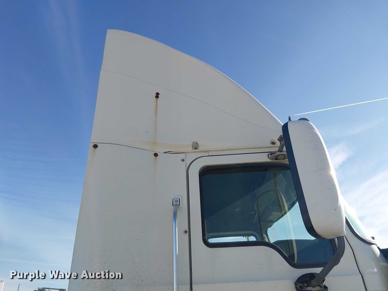 image for item YA2492 2014 Mack CXU613 semi truck