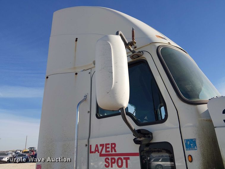 image for item YA2492 2014 Mack CXU613 semi truck