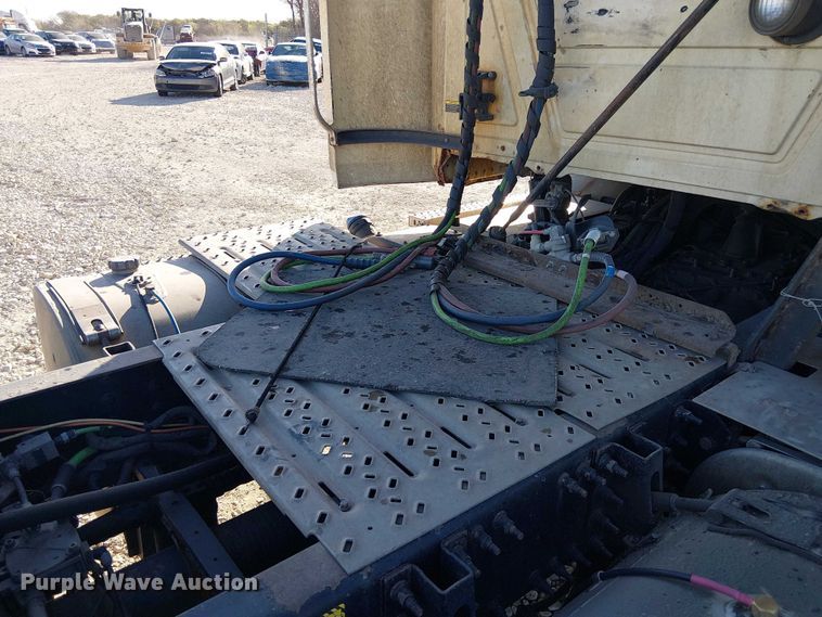 image for item YA2492 2014 Mack CXU613 semi truck